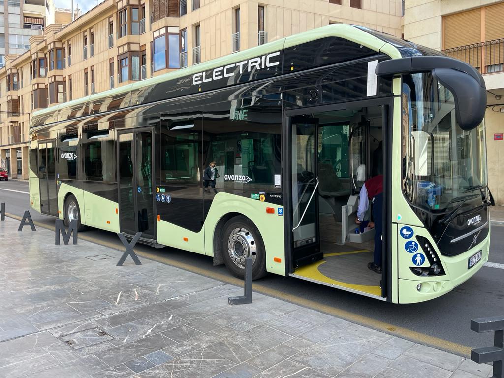 El transporte público en Elche se dispara un 25% en Navidad con la iniciativa de acceso gratuito al autobús urbano