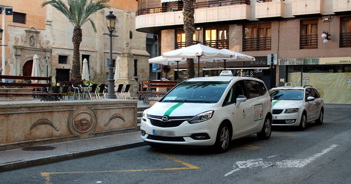 El equipo de gobierno de Elche ha pedido a la Conselleria la posibilidad de habilitar licencias estacionales de taxi