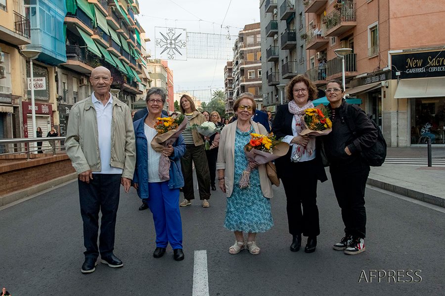 Ofrenda de flores a San Crispín en Elche